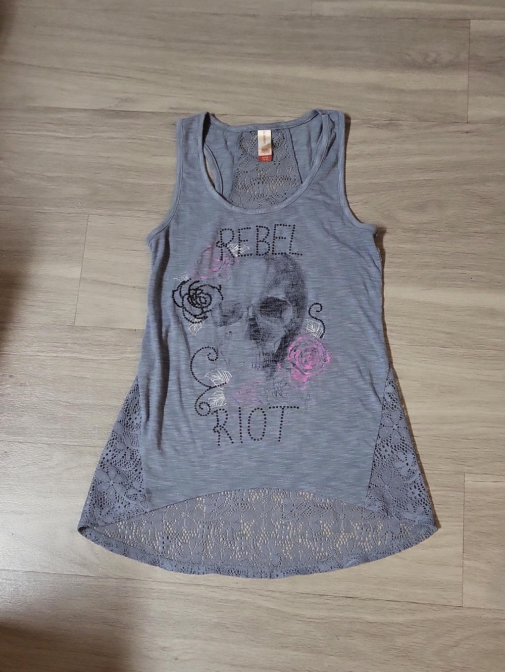 No Boundaries Gray Lace-Trim Skull Tank with Pink Rose Accents